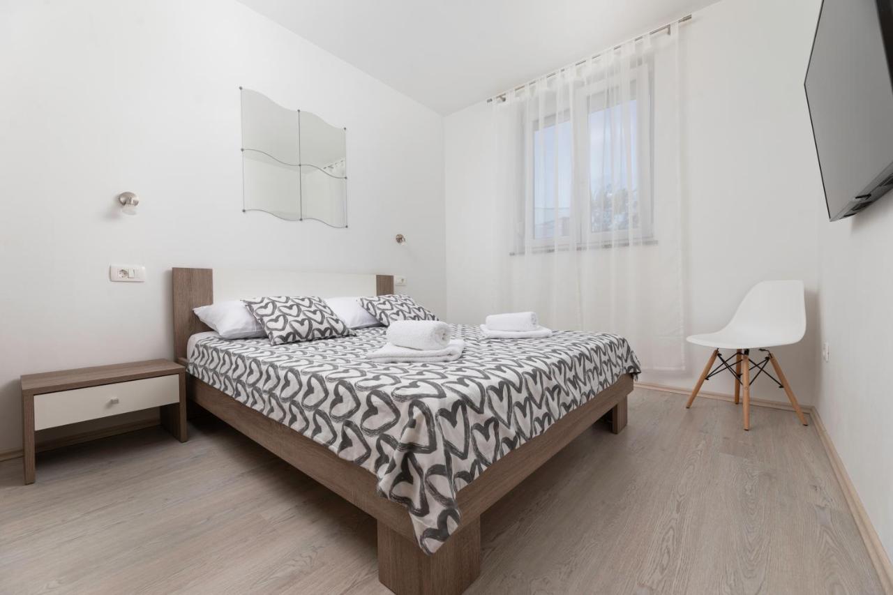 Apartments Jana Salatic Luaran gambar